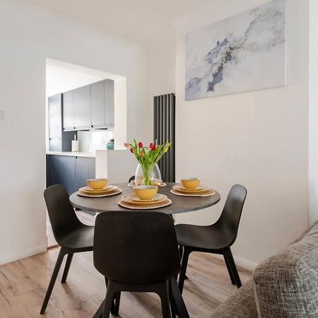 Modern 2 Bed House In Rainham, Kent - Central Location エクステリア 写真