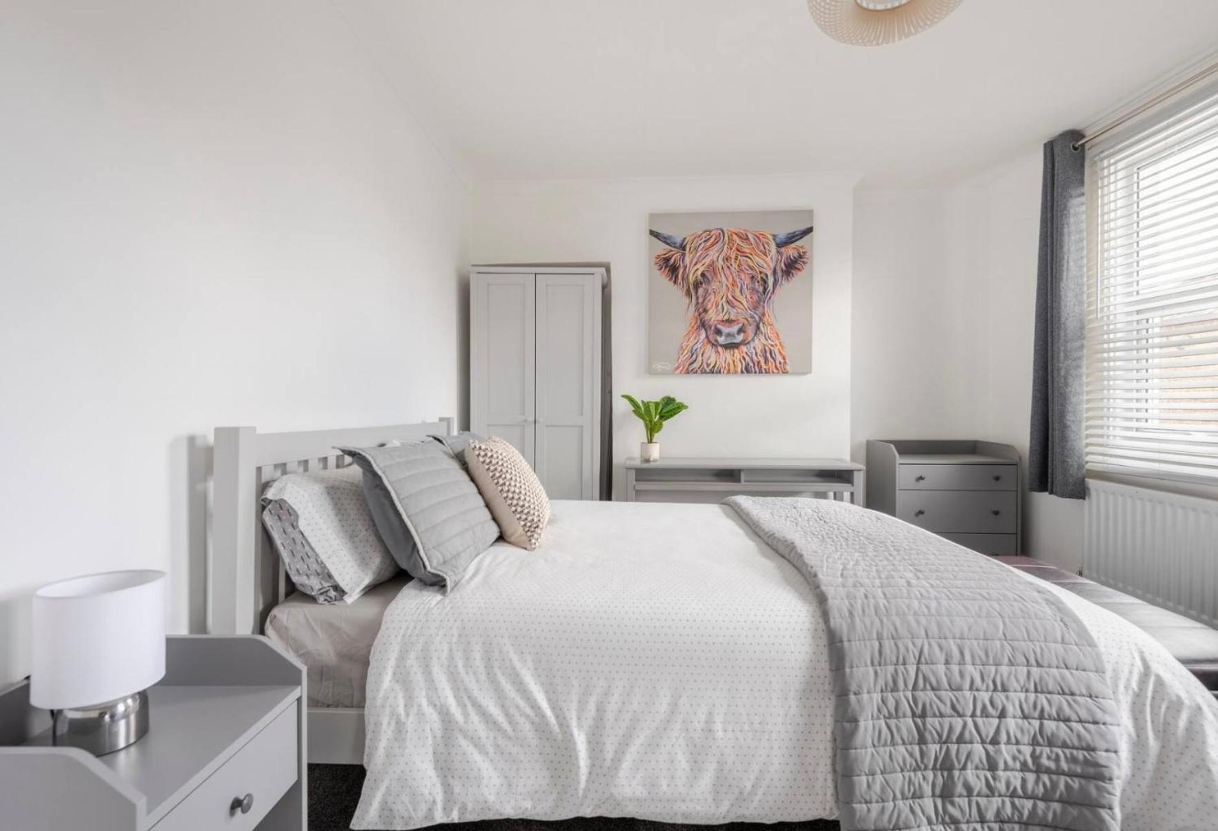 Modern 2 Bed House In Rainham, Kent - Central Location エクステリア 写真