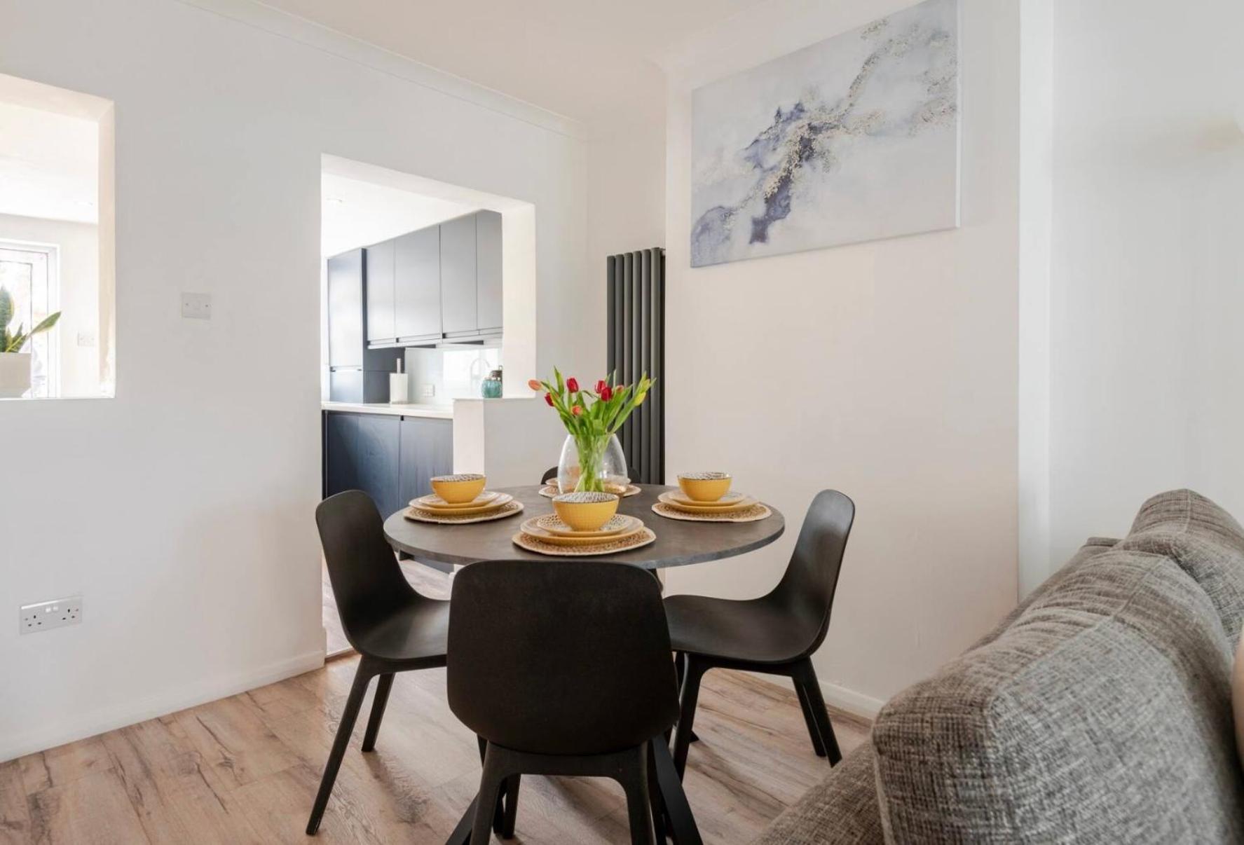 Modern 2 Bed House In Rainham, Kent - Central Location レインハム エクステリア 写真