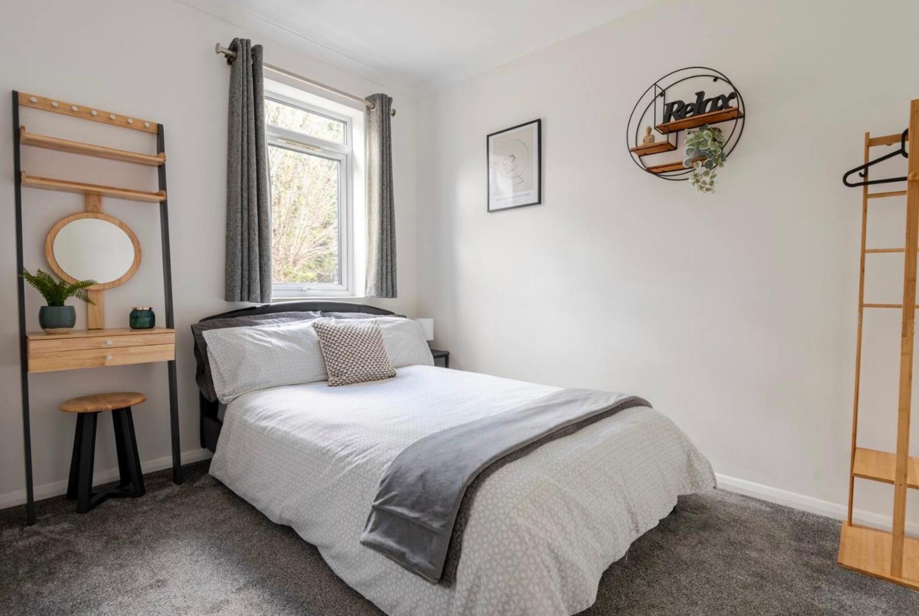 Modern 2 Bed House In Rainham, Kent - Central Location レインハム エクステリア 写真