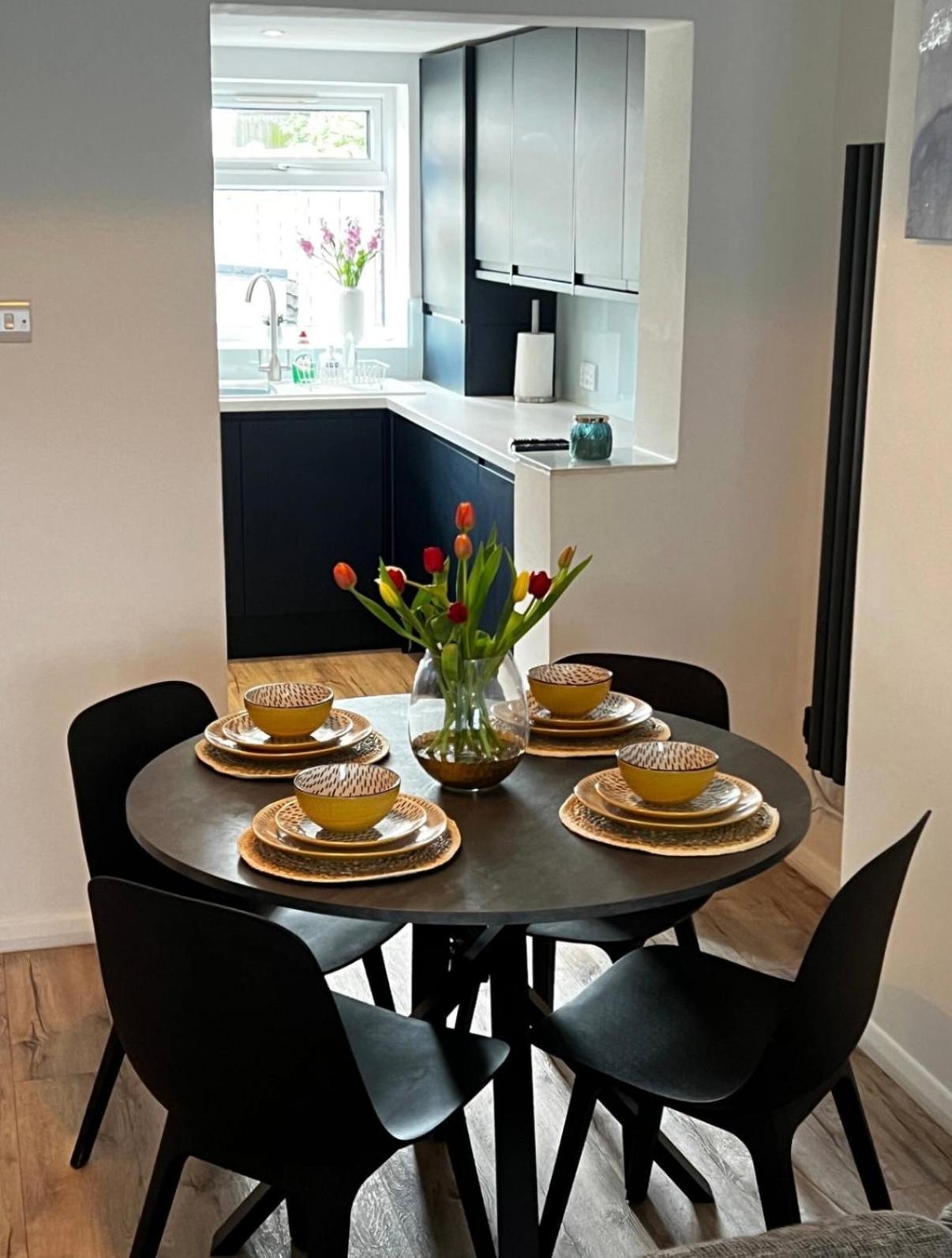 Modern 2 Bed House In Rainham, Kent - Central Location レインハム エクステリア 写真