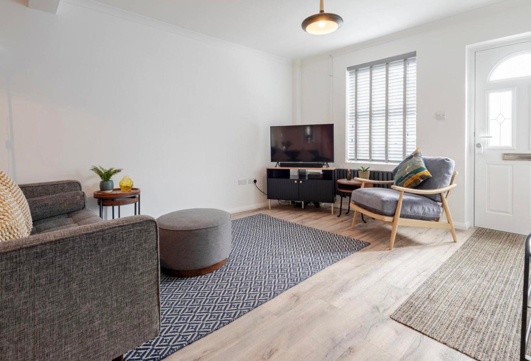 Modern 2 Bed House In Rainham, Kent - Central Location エクステリア 写真